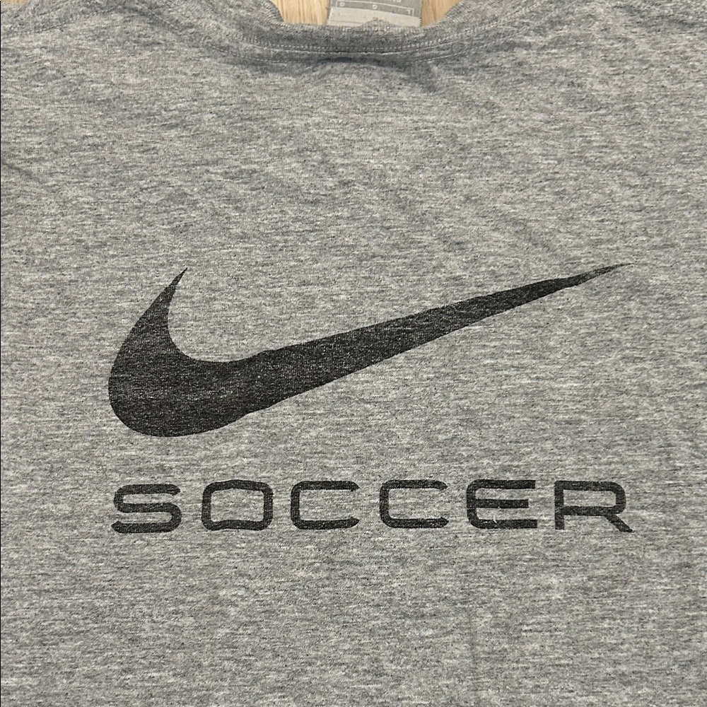 Y2K Nike Men's Gray Soccer Tee Large